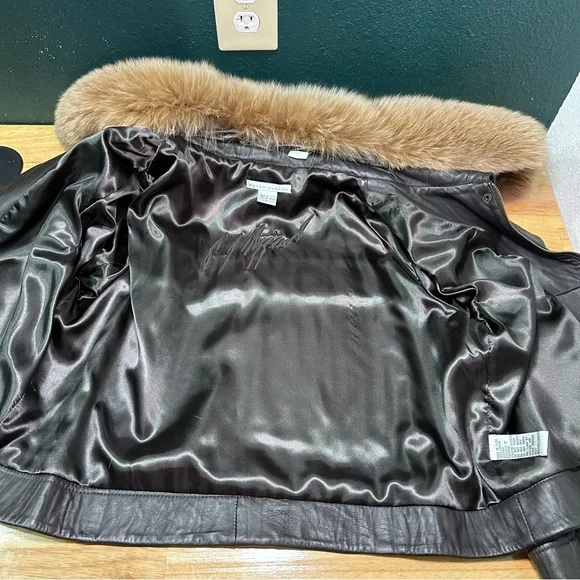 Genuine Brown Leather Jacket with Fox Fur Collar by Peter Nygard, Size Large - Picture 16 of 16